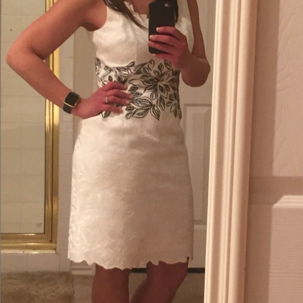 4 Dresses size 6 . Selling all